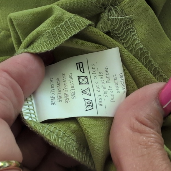 Green Sleeveless Top - Picture 12 of 12